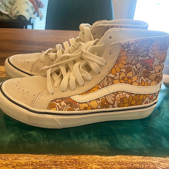 Womens 7 Vans Sk8-hi devon trippy floral mushroom shoes - Picture 2 of 3